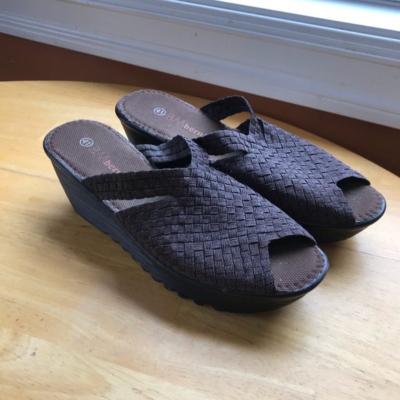 bernie mev. Shoes - Bernie mev women’s 41 / 10-10.5 brown wedge sandal